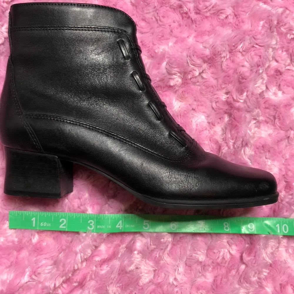 Vintage 90s black minimalist prairie boots size 6